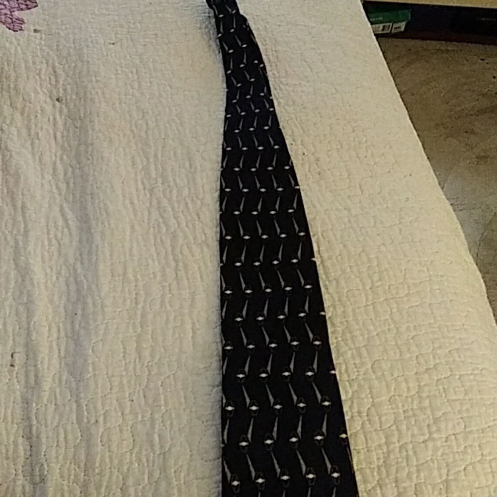 Bill Blass 100% silk Tie Black Gold Classic NWOT